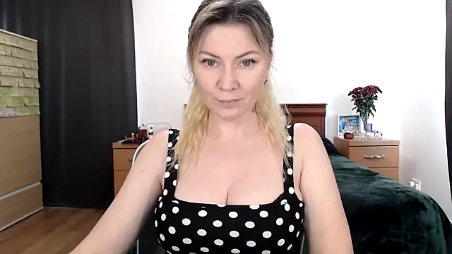 ParadiseAlina online show from 11.17.25