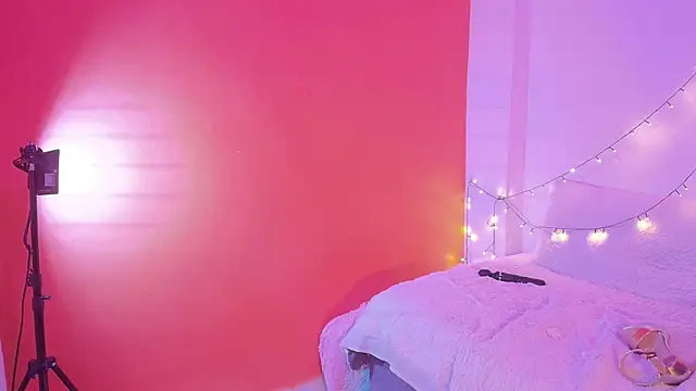 Snapshot of victoria_rossett chatting on 10.28.25 victoria rossett online show from 10.28.25