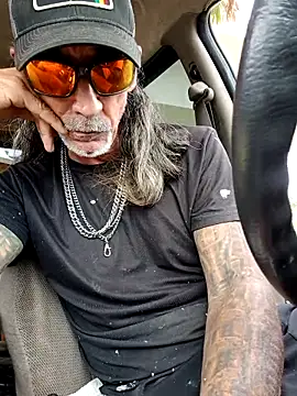 Snapshot of crassanova chatting on 10.05.25 crassanova online show from 10.05.25