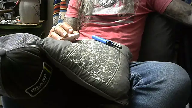 Snapshot of crassanova chatting on 04.14.26 crassanova online show from 04.14.26