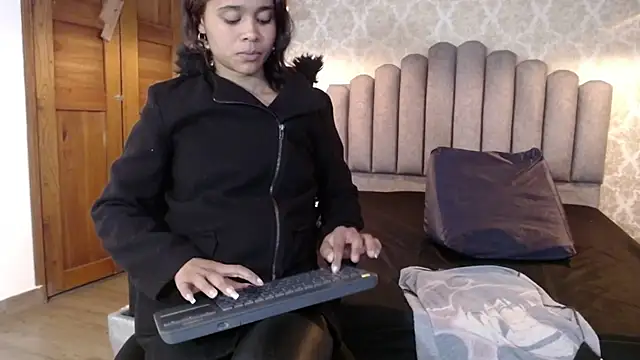 Snapshot of Kristall_06 chatting on 09.16.25 Kristall 06 online show from 09.16.25