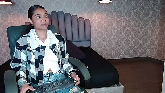 Snapshot of Kristall_06 chatting on 10.04.25 Kristall 06 online show from 10.04.25