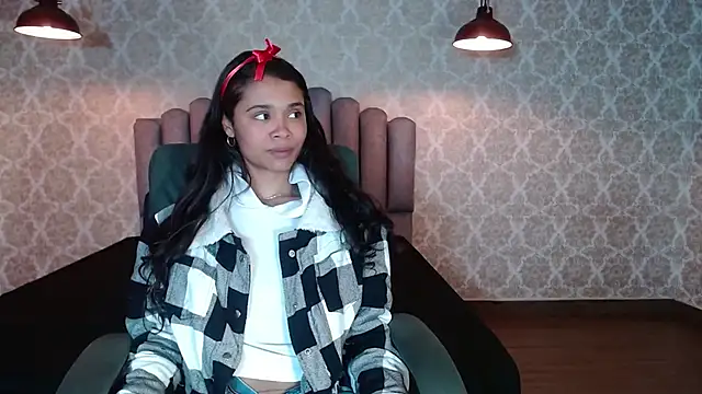 Snapshot of Kristall_06 chatting on 10.18.25 Kristall 06 online show from 10.18.25