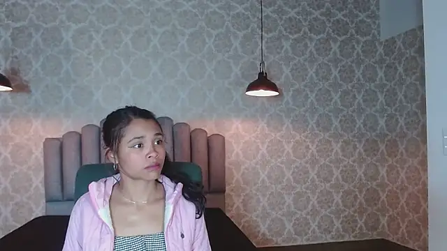 Snapshot of Kristall_06 chatting on 10.19.25 Kristall 06 online show from 10.19.25