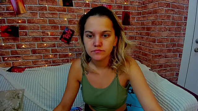 Snapshot of Hot___Jess chatting on 09.11.25 Hot Jess online show from 09.11.25