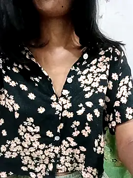 Daizy Shah online show from 02.18.26