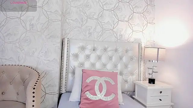 Snapshot of amara_rousse chatting on 01.18.26 amara rousse online show from 01.18.26