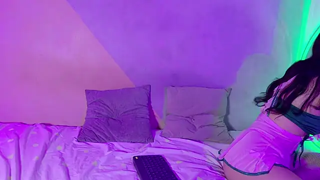 Snapshot of Laura_and_Kevin chatting on 09.22.25 Laura and Kevin online show from 09.22.25