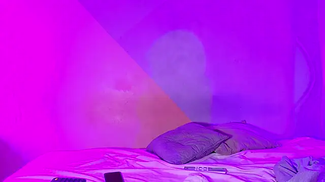 Snapshot of Laura_and_Kevin chatting on 10.02.25 Laura and Kevin online show from 10.02.25