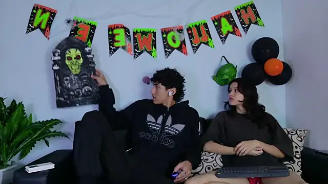 Snapshot of Laura_and_Kevin chatting on 10.07.25 Laura and Kevin online show from 10.07.25