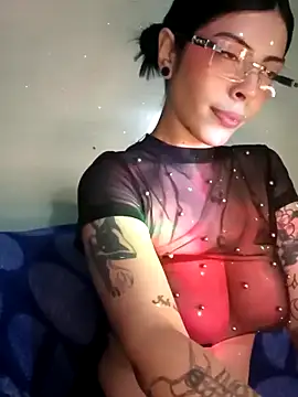 Snapshot of scarlet_venom chatting on 11.26.25 scarlet venom online show from 11.26.25