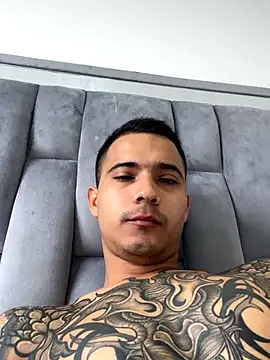 Snapshot of AndrewGmz chatting on 09.20.25 AndrewGmz online show from 09.20.25