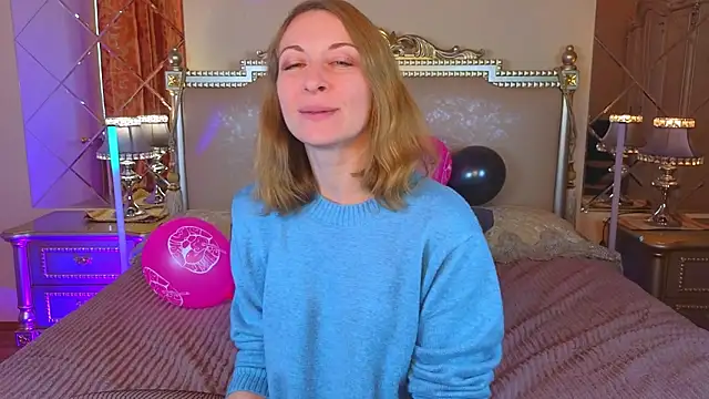 Snapshot of Katherine_Loveau chatting on 09.26.25 Katherine Loveau online show from 09.26.25