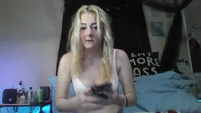 Snapshot of cardicore chatting on 03.04.26 cardicore online show from 03.04.26