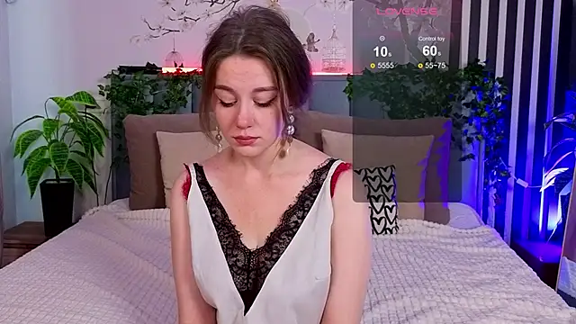 Snapshot of SkyHelen chatting on 10.06.25 SkyHelen online show from 10.06.25