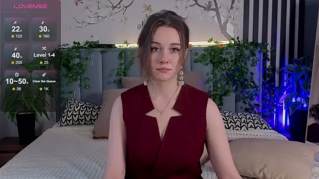 Snapshot of SkyHelen chatting on 11.18.25 SkyHelen online show from 11.18.25