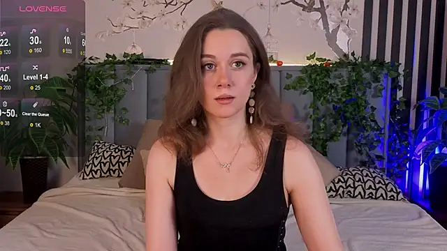 Snapshot of SkyHelen chatting on 11.19.25 SkyHelen online show from 11.19.25