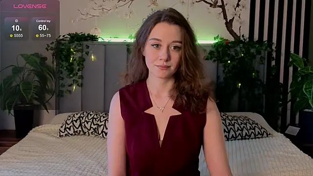 Snapshot of SkyHelen chatting on 11.21.25 SkyHelen online show from 11.21.25