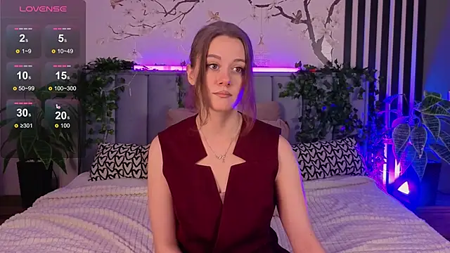 Snapshot of SkyHelen chatting on 11.28.25 SkyHelen online show from 11.28.25