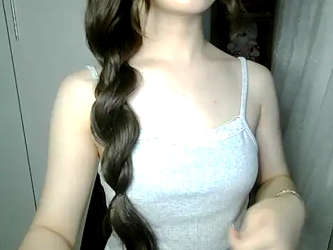 Snapshot of Annabelle-e chatting on 05.19.26 Annabelle-e online show from 05.19.26