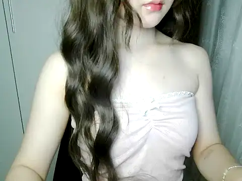 Snapshot of Annabelle-e chatting on 05.21.26 Annabelle-e online show from 05.21.26
