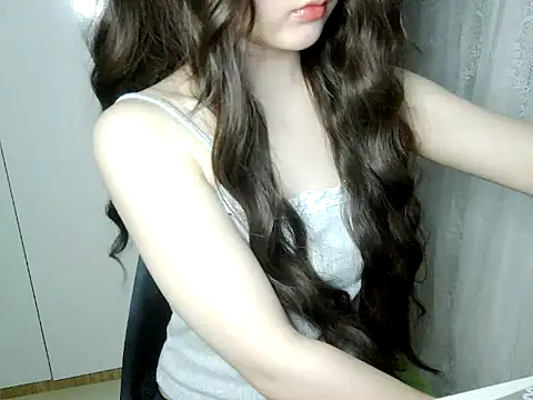Snapshot of Annabelle-e chatting on 05.25.26 Annabelle-e online show from 05.25.26