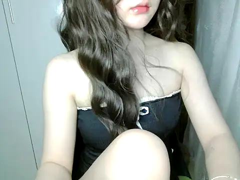 Snapshot of Annabelle-e chatting on 05.28.26 Annabelle-e online show from 05.28.26
