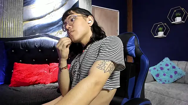 Snapshot of christina_vamp1 chatting on 10.15.25 christina vamp1 online show from 10.15.25