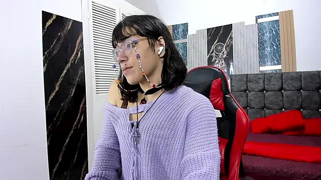 Snapshot of christina_vamp1 chatting on 11.27.25 christina vamp1 online show from 11.27.25