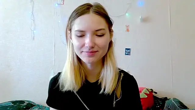 Snapshot of _kikiclark__ chatting on 09.19.25 kikiclark online show from 09.19.25