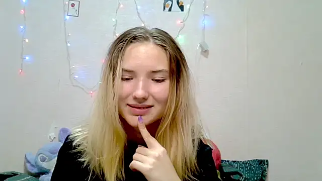 Snapshot of _kikiclark__ chatting on 09.21.25 kikiclark online show from 09.21.25