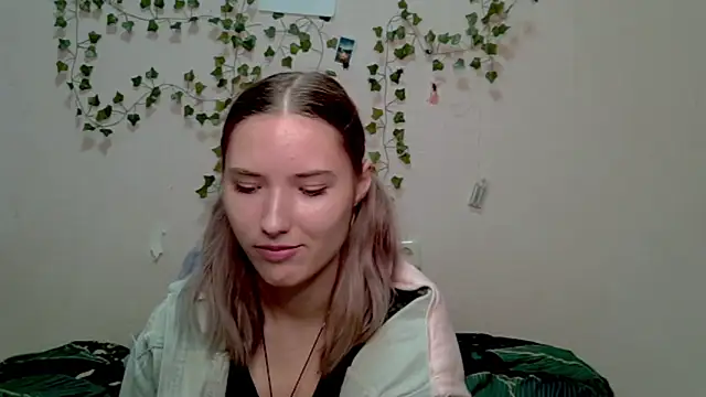 Snapshot of _kikiclark__ chatting on 10.25.25 kikiclark online show from 10.25.25