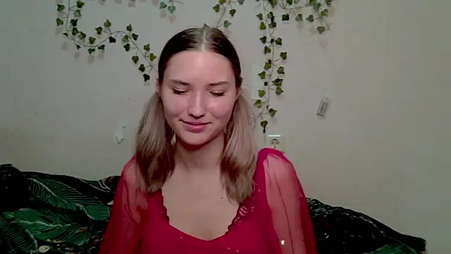 Snapshot of _kikiclark__ chatting on 11.01.25 kikiclark online show from 11.01.25