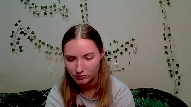 Snapshot of _kikiclark__ chatting on 11.13.25 kikiclark online show from 11.13.25