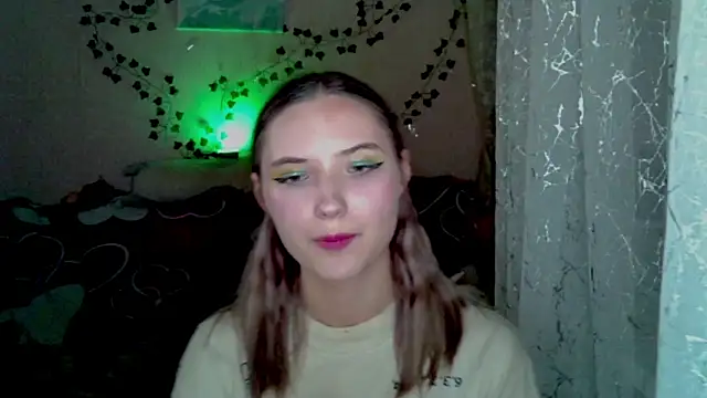 Snapshot of _kikiclark__ chatting on 11.14.25 kikiclark online show from 11.14.25