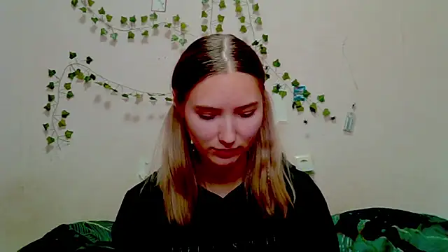 Snapshot of _kikiclark__ chatting on 11.22.25 kikiclark online show from 11.22.25