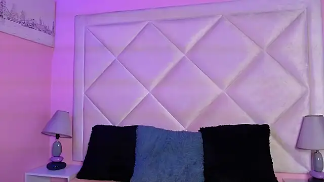 Miaa Smithh   online show from 11.21.25