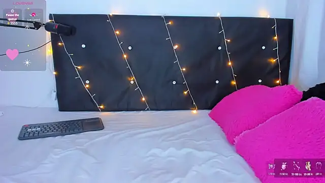 Danaa moore  online show from 10.25.25