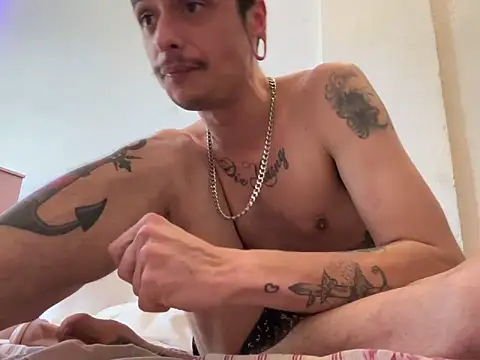 chrisalmeid  online show from 10.13.25