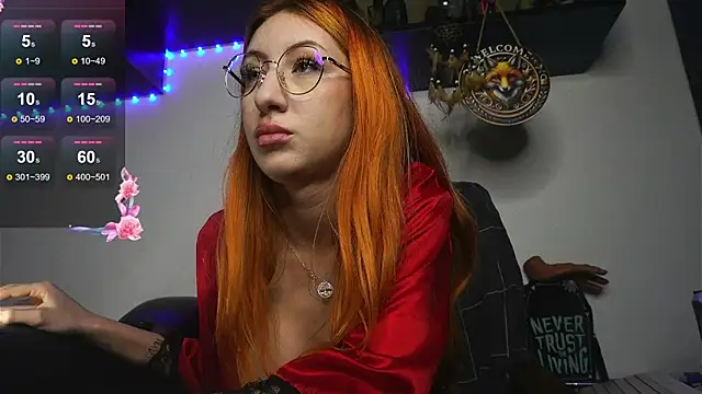 Snapshot of DaddysLittleSlutfox chatting on 11.05.25 DaddysLittleSlutfox online show from 11.05.25