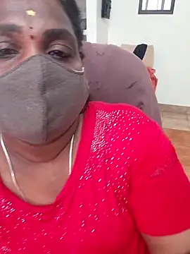 Snapshot of Tamil_Kavitha10 chatting on 10.18.25 Tamil Kavitha10 online show from 10.18.25