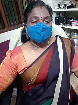 Snapshot of Tamil_Kavitha10 chatting on 11.26.25 Tamil Kavitha10 online show from 11.26.25