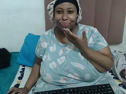 Chubby Queenx255 online show from 10.15.25