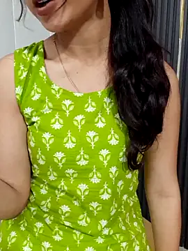 Snapshot of siya_rani67 chatting on 10.14.25 siya rani67 online show from 10.14.25