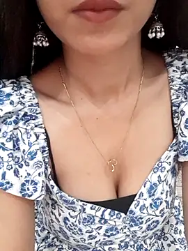 Snapshot of siya_rani67 chatting on 11.14.25 siya rani67 online show from 11.14.25