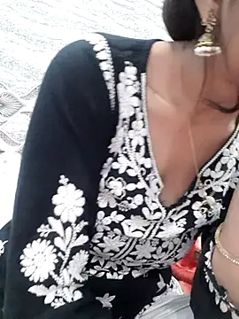 Snapshot of siya_rani67 chatting on 11.21.25 siya rani67 online show from 11.21.25