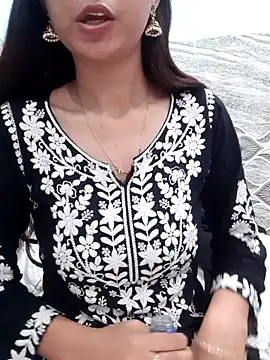 Snapshot of siya_rani67 chatting on 11.22.25 siya rani67 online show from 11.22.25