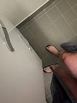 Snapshot of NuclearValue40 chatting on 02.19.26 NuclearValue40 online show from 02.19.26