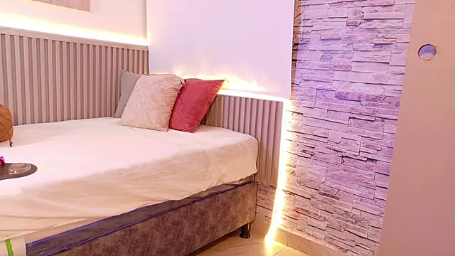 Snapshot of liz_monserrat_1 chatting on 10.30.25 liz monserrat 1 online show from 10.30.25