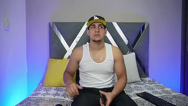 Snapshot of massimo_vidal_ chatting on 10.11.25 massimo vidal online show from 10.11.25